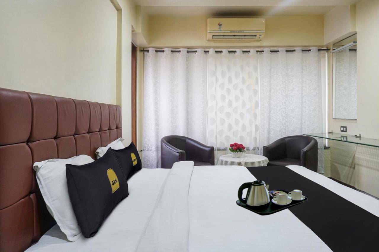 Super Townhouse Oak Sr Hotel Wakad Pune Eksteriør billede