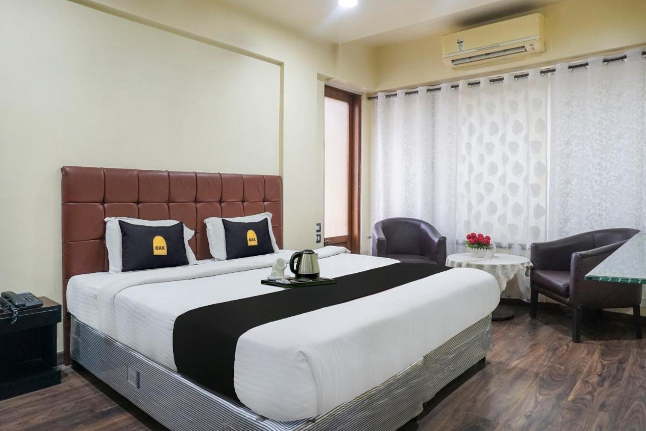 Super Townhouse Oak Sr Hotel Wakad Pune Eksteriør billede