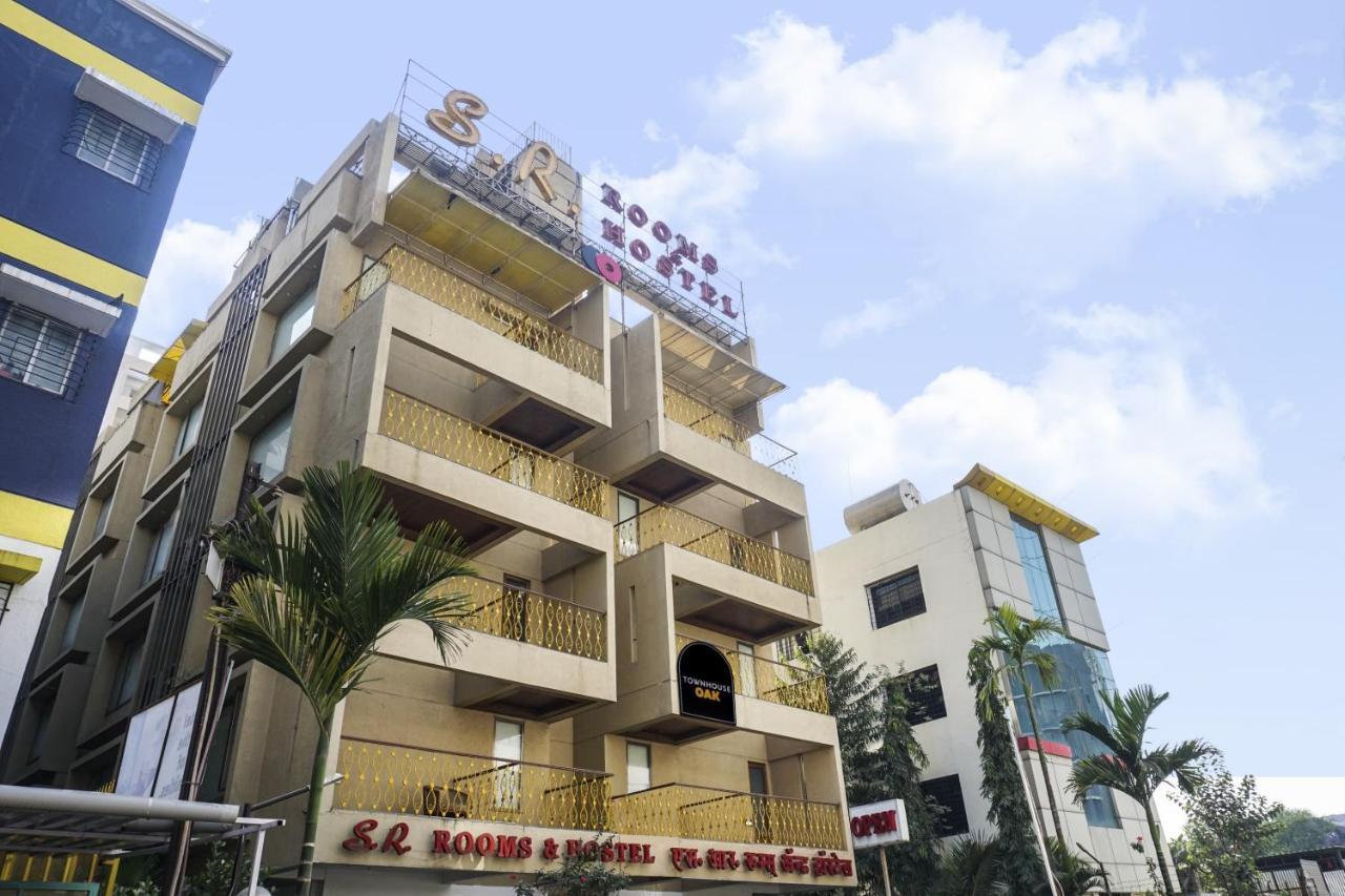 Super Townhouse Oak Sr Hotel Wakad Pune Eksteriør billede