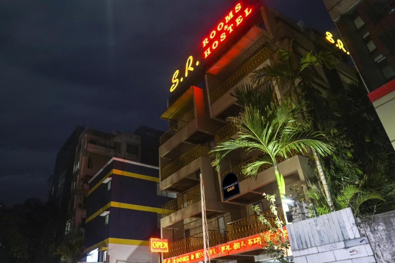 Super Townhouse Oak Sr Hotel Wakad Pune Eksteriør billede