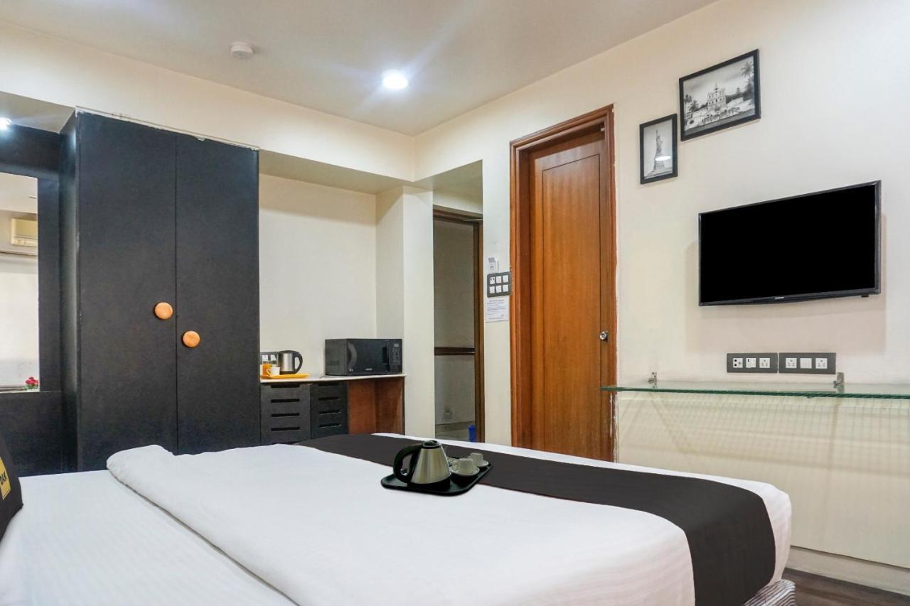 Super Townhouse Oak Sr Hotel Wakad Pune Eksteriør billede