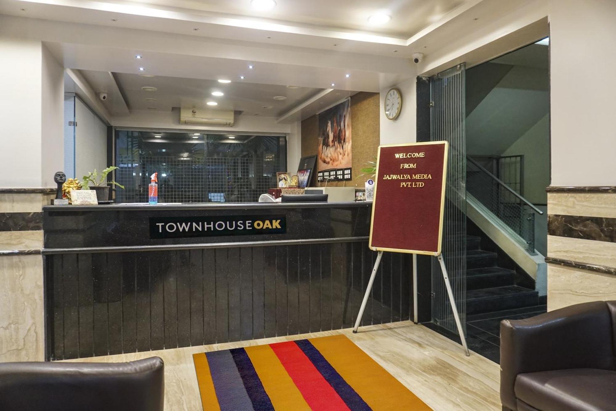Super Townhouse Oak Sr Hotel Wakad Pune Eksteriør billede