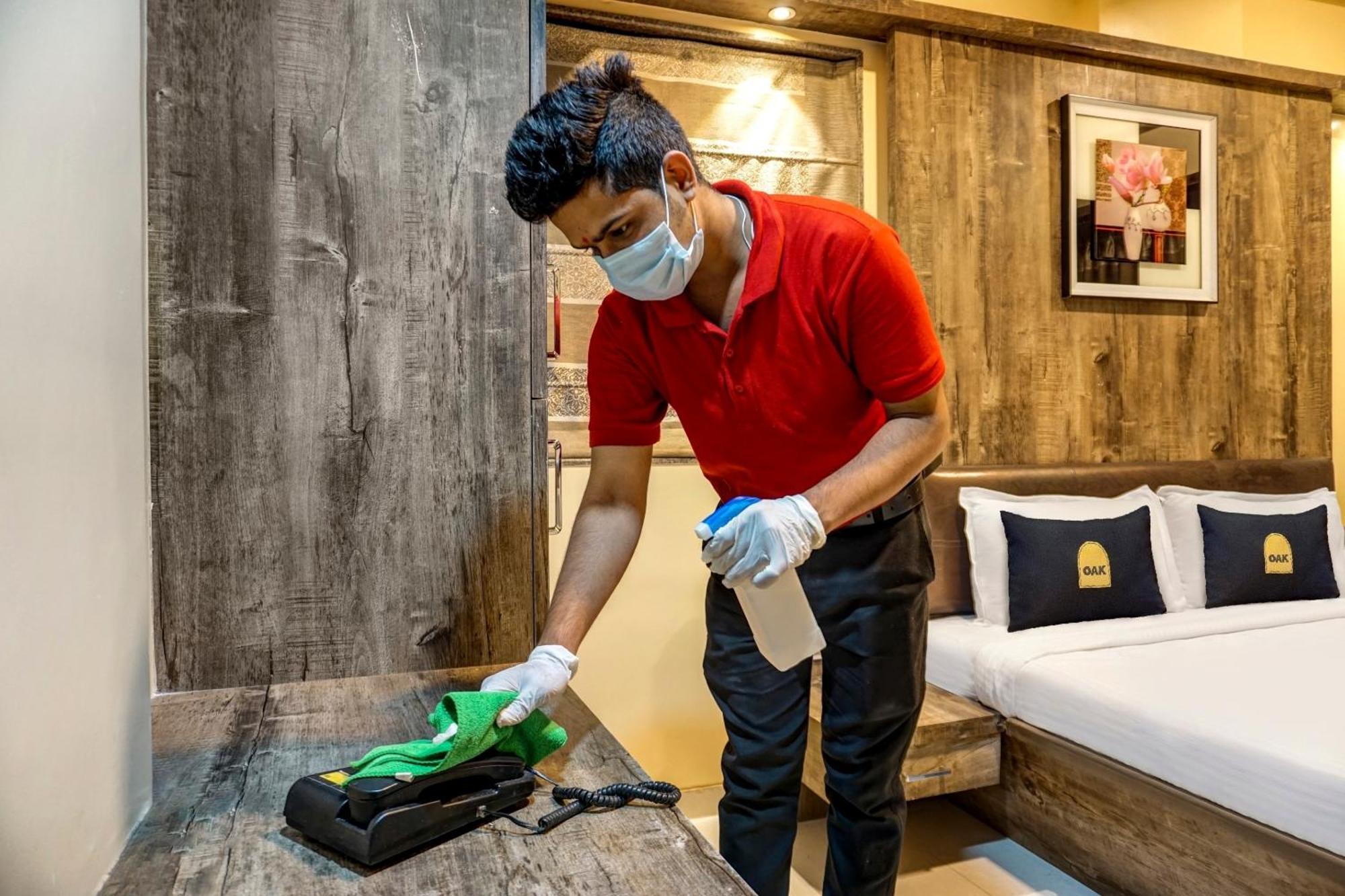 Super Townhouse Oak Sr Hotel Wakad Pune Eksteriør billede
