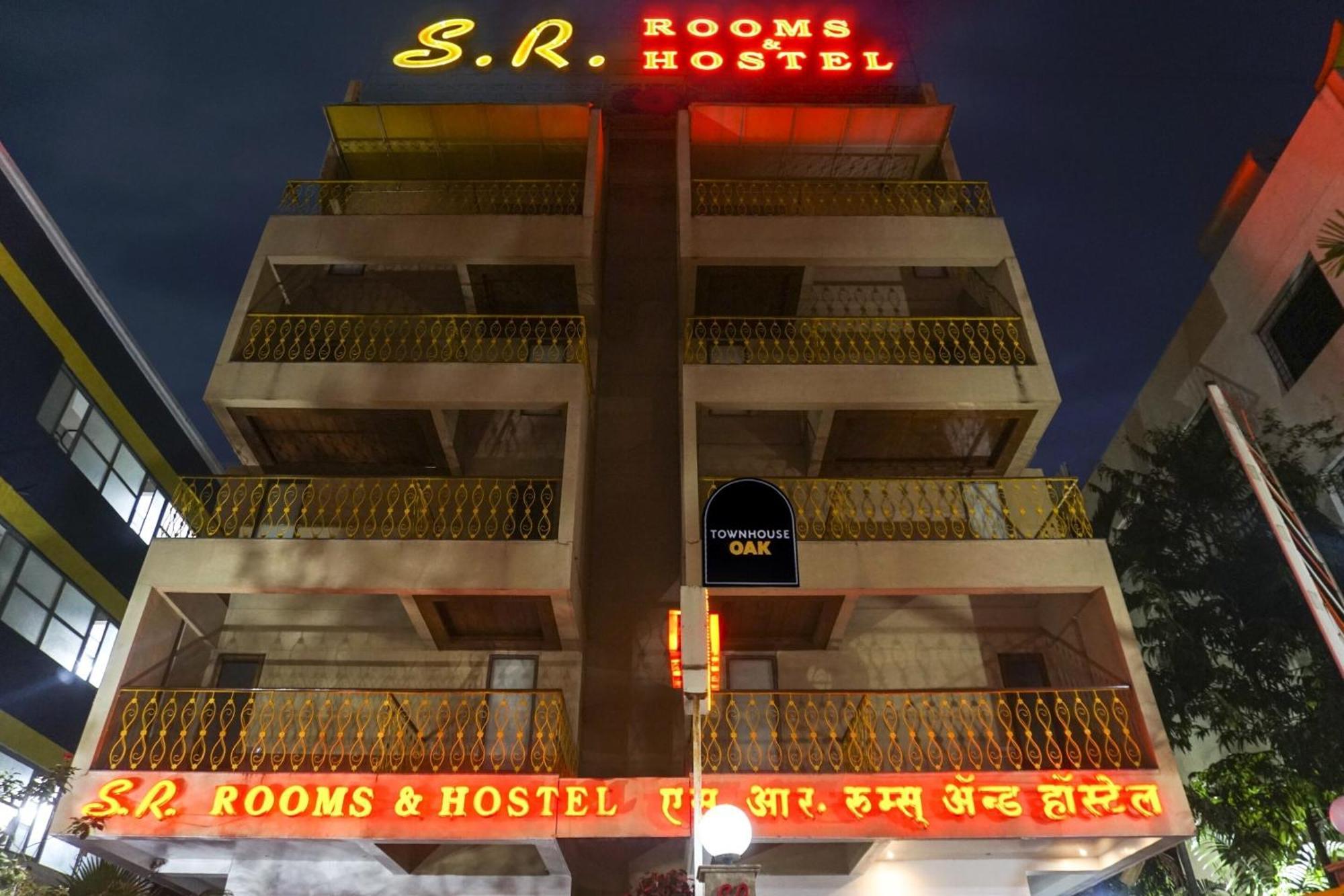 Super Townhouse Oak Sr Hotel Wakad Pune Eksteriør billede