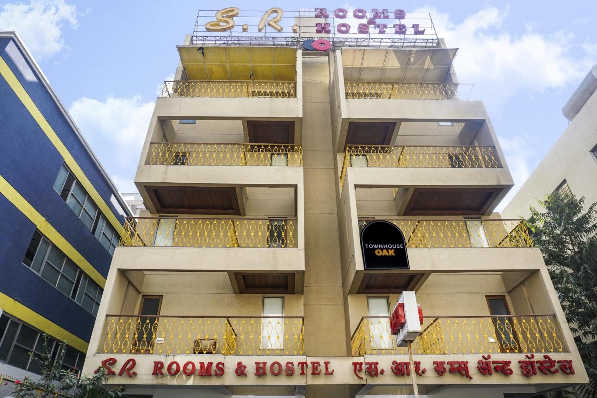Super Townhouse Oak Sr Hotel Wakad Pune Eksteriør billede