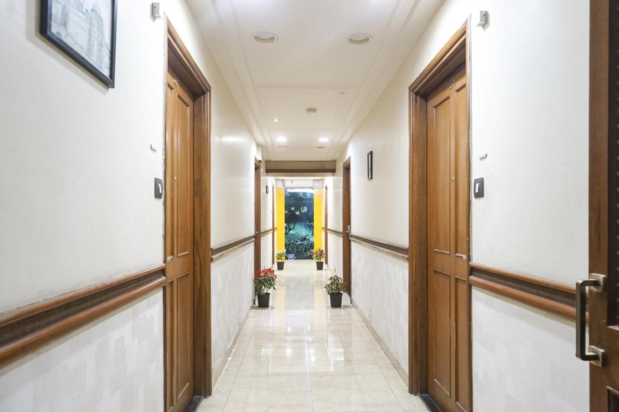 Super Townhouse Oak Sr Hotel Wakad Pune Eksteriør billede