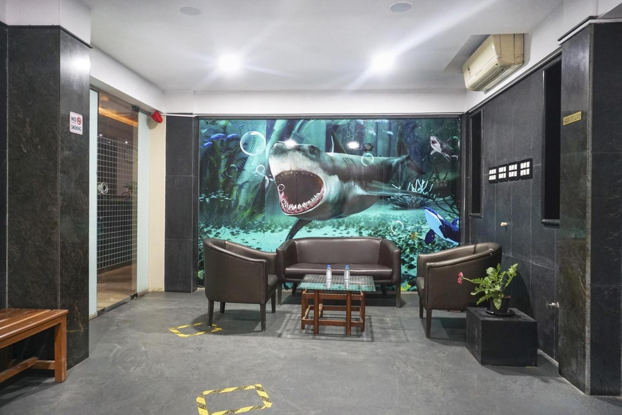 Super Townhouse Oak Sr Hotel Wakad Pune Eksteriør billede