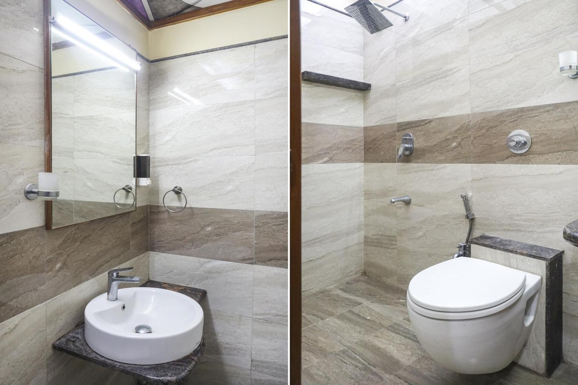 Super Townhouse Oak Sr Hotel Wakad Pune Eksteriør billede